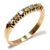 Meia aliança de brilhantes em ouro 18k Meia aliança de brilhantes em ouro 18k