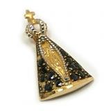 Pingente em ouro amarelo 18k com safiras - N. Sra. Aparecida - 2PIS0011 Pingente em ouro amarelo 18k com safiras - N. Sra. Aparecida - 2PIS0011