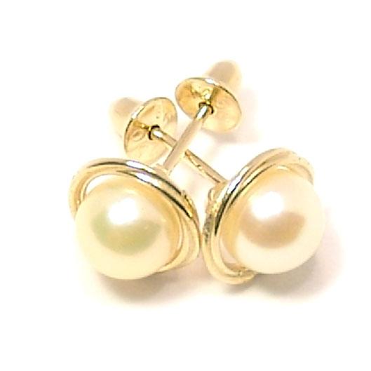Brinco em ouro amarelo 18k com 2 pérolas