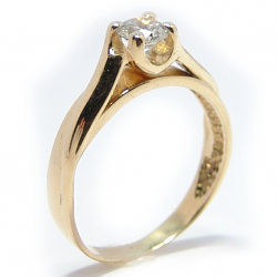 Anel em ouro amarelo 18k com 1 zirconia - 2ANZ0051