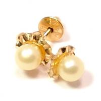 Brinco em ouro amarelo 18k com pérola
