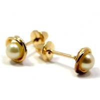 Brinco em ouro amarelo 18k com pérola